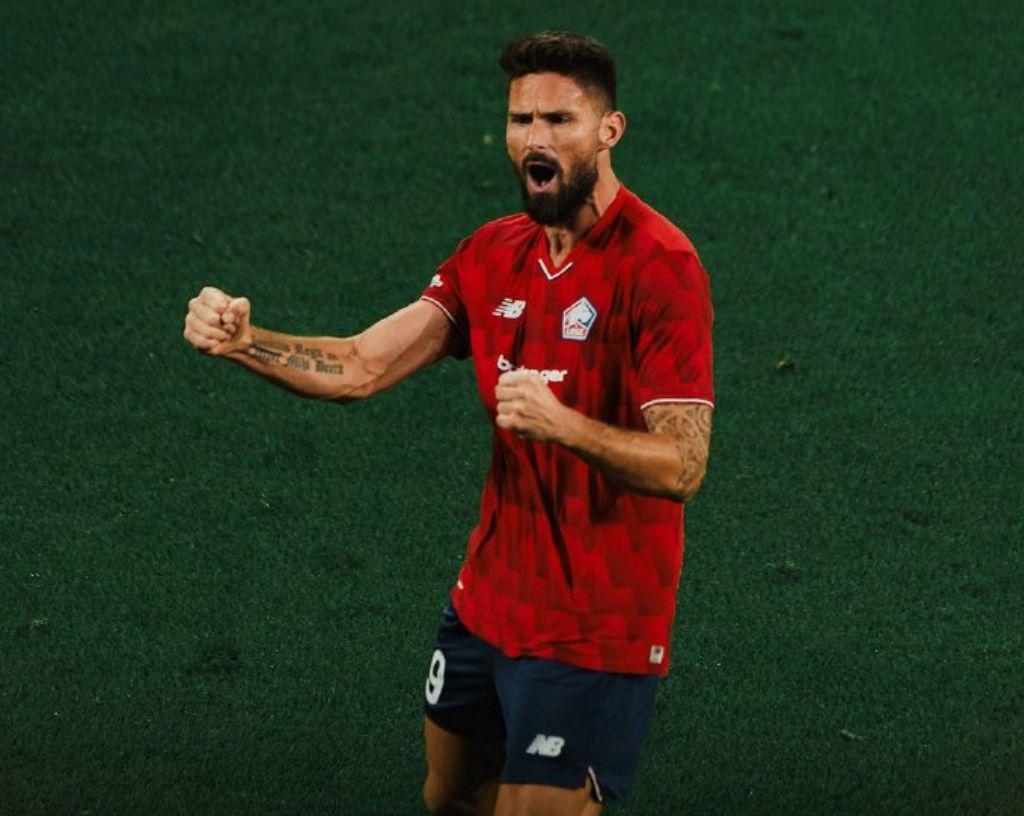 吉鲁拿到了, 打进, 在后门柱附 吉鲁拿到了, 打进, 在后门柱附